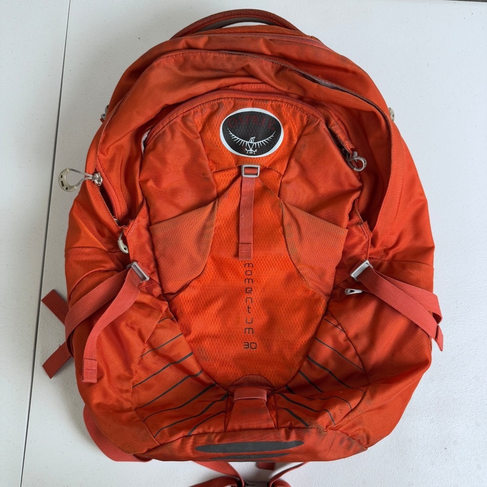 Osprey Momentum 30 Backpack Orange Travel Commute Laptop Bag w Rain Cover